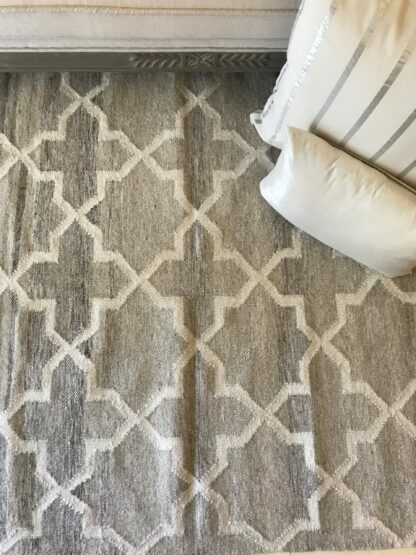 Star Grid Rug 4x6’ - Image 6